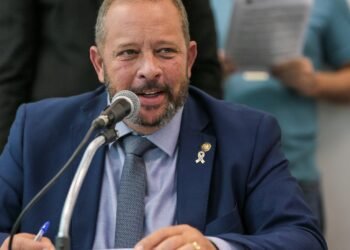 Delaroli assume comando interino da Alerj e inicia reorganização enquanto Bacellar segue afastado