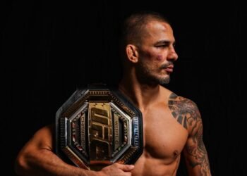 Atleta cabista defende cinturão no UFC; luta será exibida na praça, em Arraial do Cabo