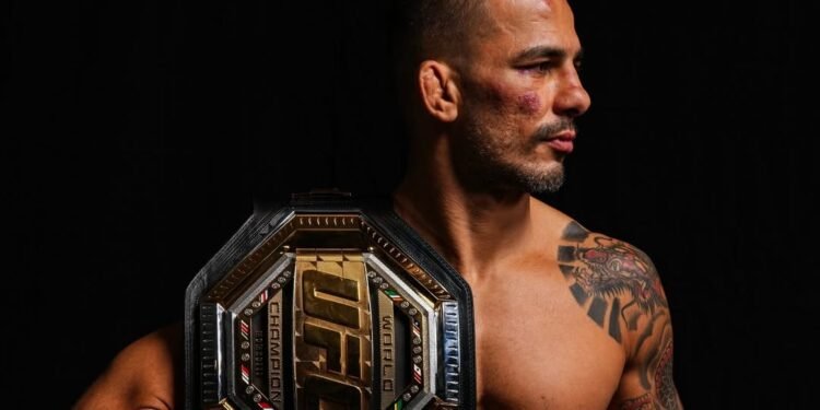 Atleta cabista defende cinturão no UFC; luta será exibida na praça, em Arraial do Cabo