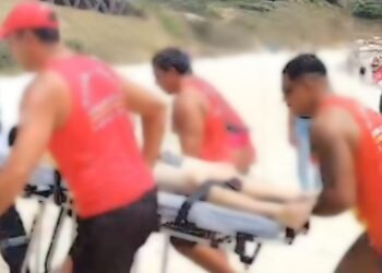 Homem morre após ser resgatado desacordado na Prainha, em Arraial do Cabo