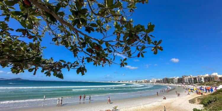 Ambulantes das praias de Cabo Frio receberão crachás de identificação; confira os detalhes