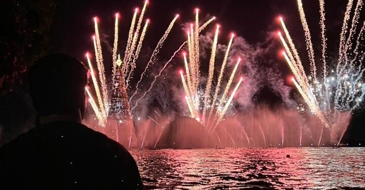 Espetáculo das Águas Dançantes podem ser vistas de canoa havaiana em Macaé