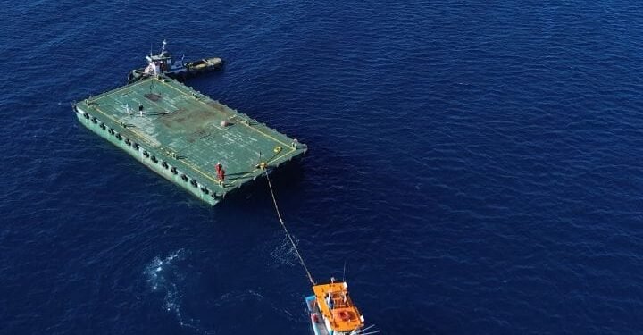 Balsas do Réveillon começam a ser rebocadas em Cabo Frio; previsão de 15 minutos de fogos