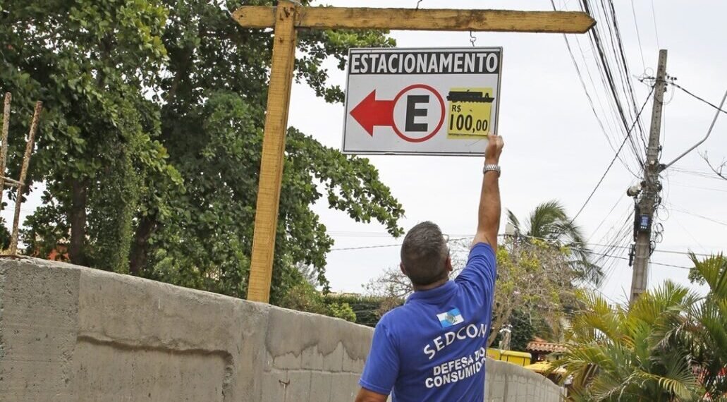 Procon do Estado do Rio fiscaliza Búzios; estabelecimentos são notificados por preços abusivos
