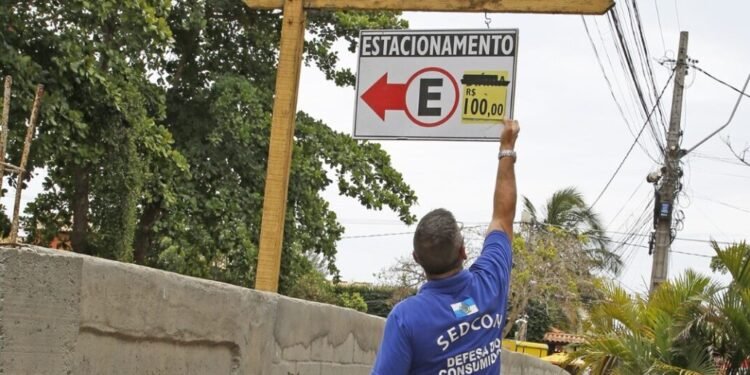 Procon do Estado do Rio fiscaliza Búzios; estabelecimentos são notificados por preços abusivos