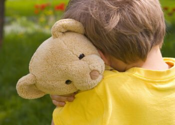 O silêncio do abandono: quando os pais se perdem após o diagnóstico do filho