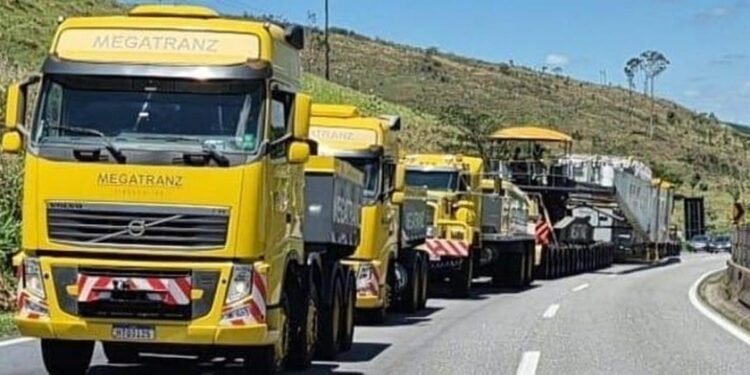 Serra das Araras terá trechos interditados neste domingo (14) para passagem de carga especial