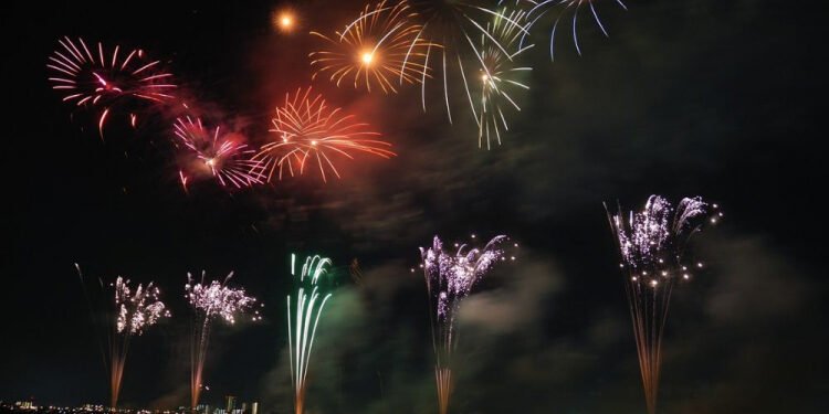 Cabo Frio confirma três dias de shows e queima de fogos no Réveillon; confira a programação