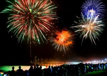 Rio das Ostras confirma queima de fogos no Réveillon 2026; orlas terão espetáculos diferenciados