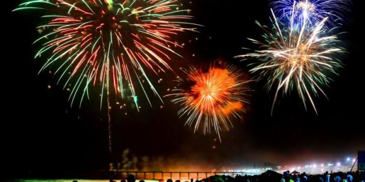 Rio das Ostras confirma queima de fogos no Réveillon 2026; orlas terão espetáculos diferenciados