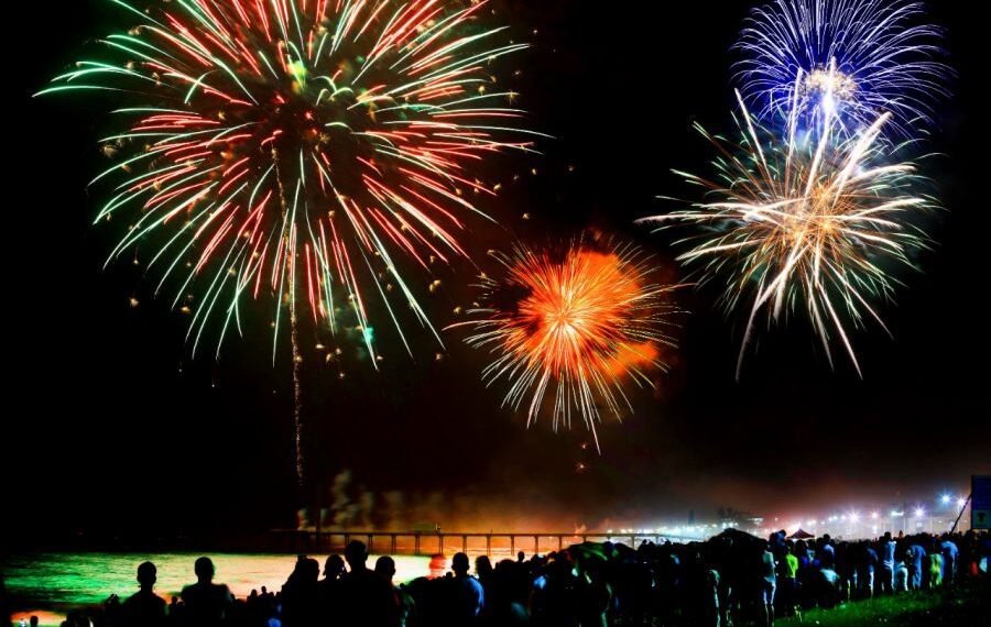 Rio das Ostras confirma queima de fogos no Réveillon 2026; orlas terão espetáculos diferenciados