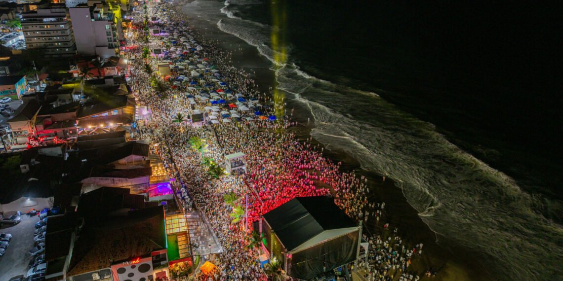 Macaé recebe 2026 com música, emoção e queima de fogos