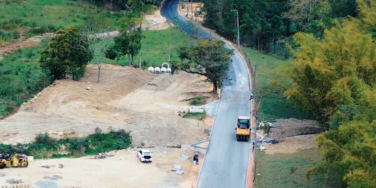 Estrada do Sana entra na reta final da primeira etapa do asfalto, em Macaé