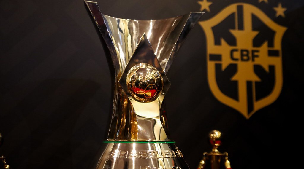 Brasil em cena, bola em jogo e a democracia em movimento