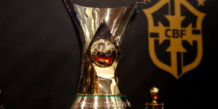 Brasil em cena, bola em jogo e a democracia em movimento