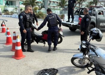 Fiscalização apreende veículos irregulares em Cabo Frio