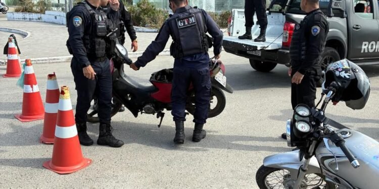 Fiscalização apreende veículos irregulares em Cabo Frio