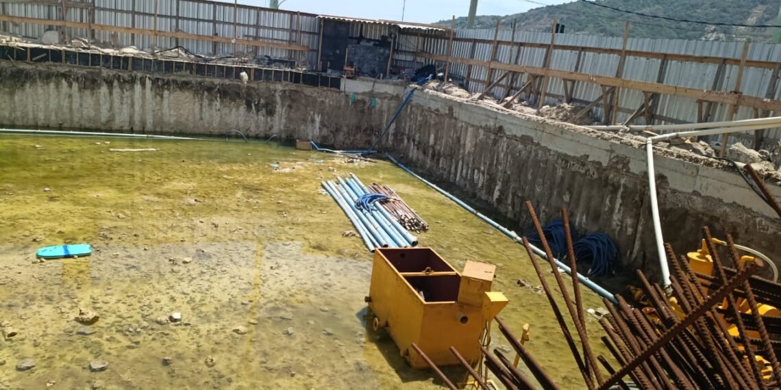 Obra irregular é embargada na Prainha, em Arraial do Cabo