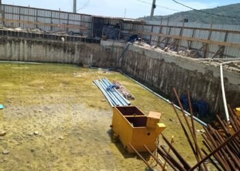 Obra irregular é embargada na Prainha, em Arraial do Cabo
