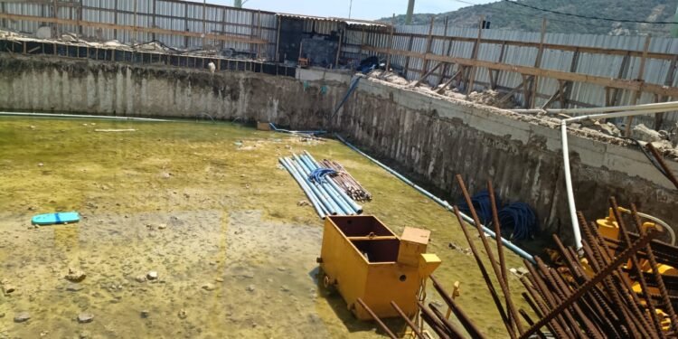 Obra irregular é embargada na Prainha, em Arraial do Cabo