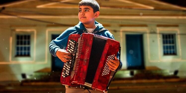 Prodígio argentino de 11 anos se apresenta em Cabo Frio