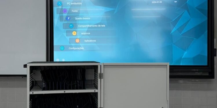 Depois das lousas interativas, tablets chegam às escolas municipais de Arraial do Cabo