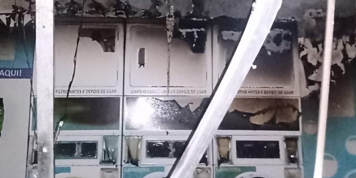 Incêndio atinge lavanderia e residência em Arraial do Cabo