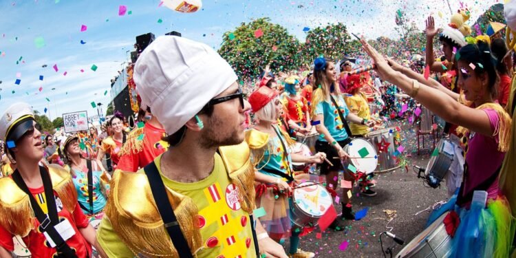 Confira a programação de Carnaval 2026 em Cabo Frio; 60 blocos animam a folia