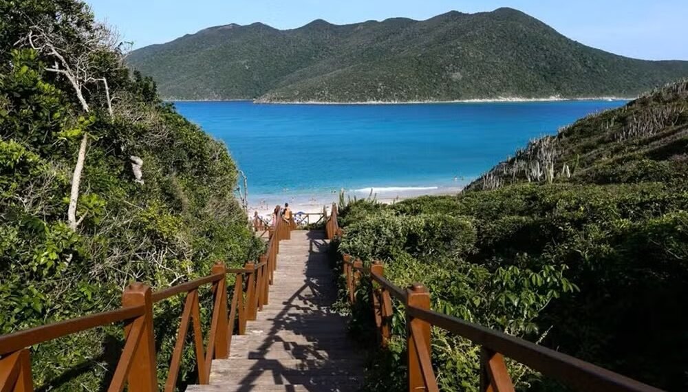 ICMBio suspende desembarque nas Prainhas do Pontal do Atalaia após irregularidades