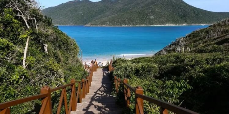 ICMBio suspende desembarque nas Prainhas do Pontal do Atalaia após irregularidades