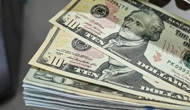 Queda do dólar acontece por incertezas nos EUA; quadro fiscal brasileiro limita otimismo