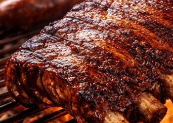 Arraial BBQ Festival chega em março com churrasco e rock; veja programação
