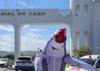 Ação inusitada chama atenção em Arraial do Cabo