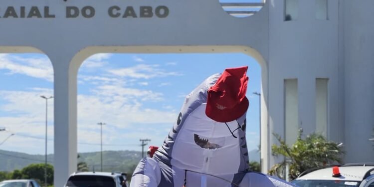 Ação inusitada chama atenção em Arraial do Cabo