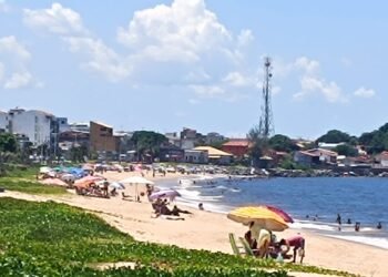 Turistas prolongam estadia e mantêm praias cheias em Rio das Ostras