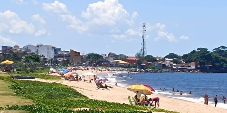 Turistas prolongam estadia e mantêm praias cheias em Rio das Ostras