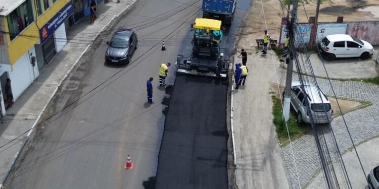 Estrada de Búzios avança com novo asfalto e chega ao Jardim Esperança, em Cabo Frio
