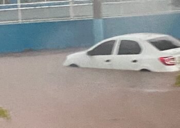 Chuva intensa alaga cidades da região; aulas são suspensas em alguns municípios