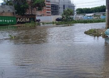 Bairros seguem ilhados pelo segundo dia consecutivo em Rio das Ostras