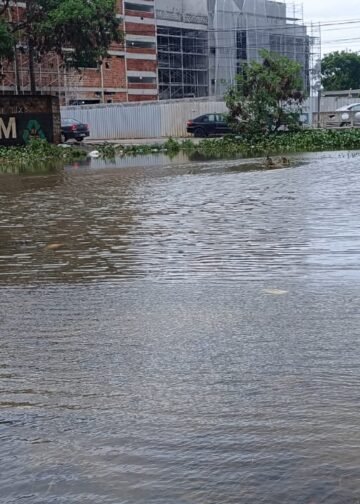 Bairros seguem ilhados pelo segundo dia consecutivo em Rio das Ostras