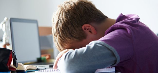 Preguiça ou pedido de ajuda? Quando o desinteresse da criança em estudar precisa ser compreendido