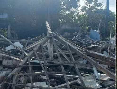 Imóvel desaba em Saquarema; morador fica ferido