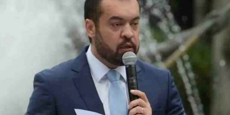 Castro deixa o Governo para disputar o Senado; Douglas Ruas é anunciado como pré-candidato a governador