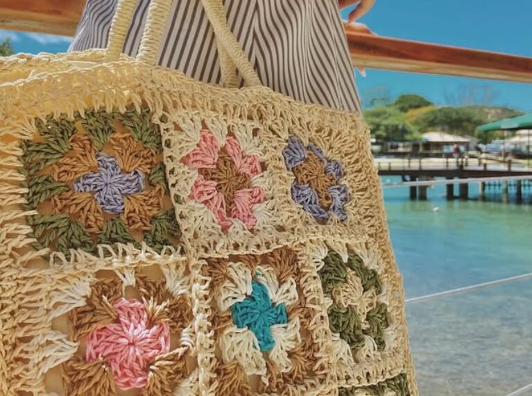 Loja em Búzios abre vaga para vendedora em lives e redes sociais