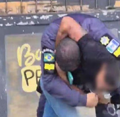 Motorista fura bloqueio e agride guarda em Búzios