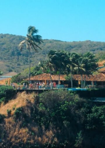 Búzios ganha destaque em guia internacional da Netflix e Embratur