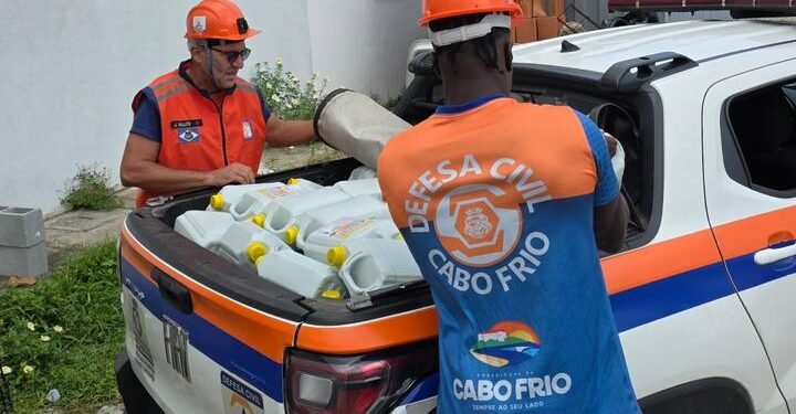 Kits de limpeza começam a ser entregues a moradores de Tamoios, distrito de Cabo Frio