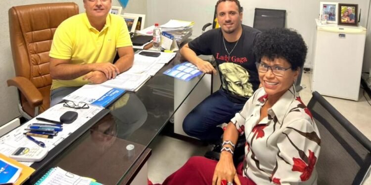 Organização propõe levar desfile da Parada LGBT+ para a Orla Bardot, em Búzios