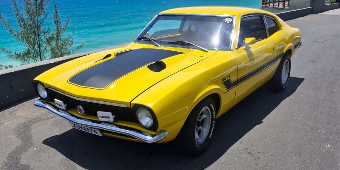 Arraial do Cabo recebe exposição de carros antigos na orla da Praia Grande