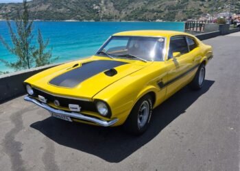 Arraial do Cabo recebe exposição de carros antigos na orla da Praia Grande